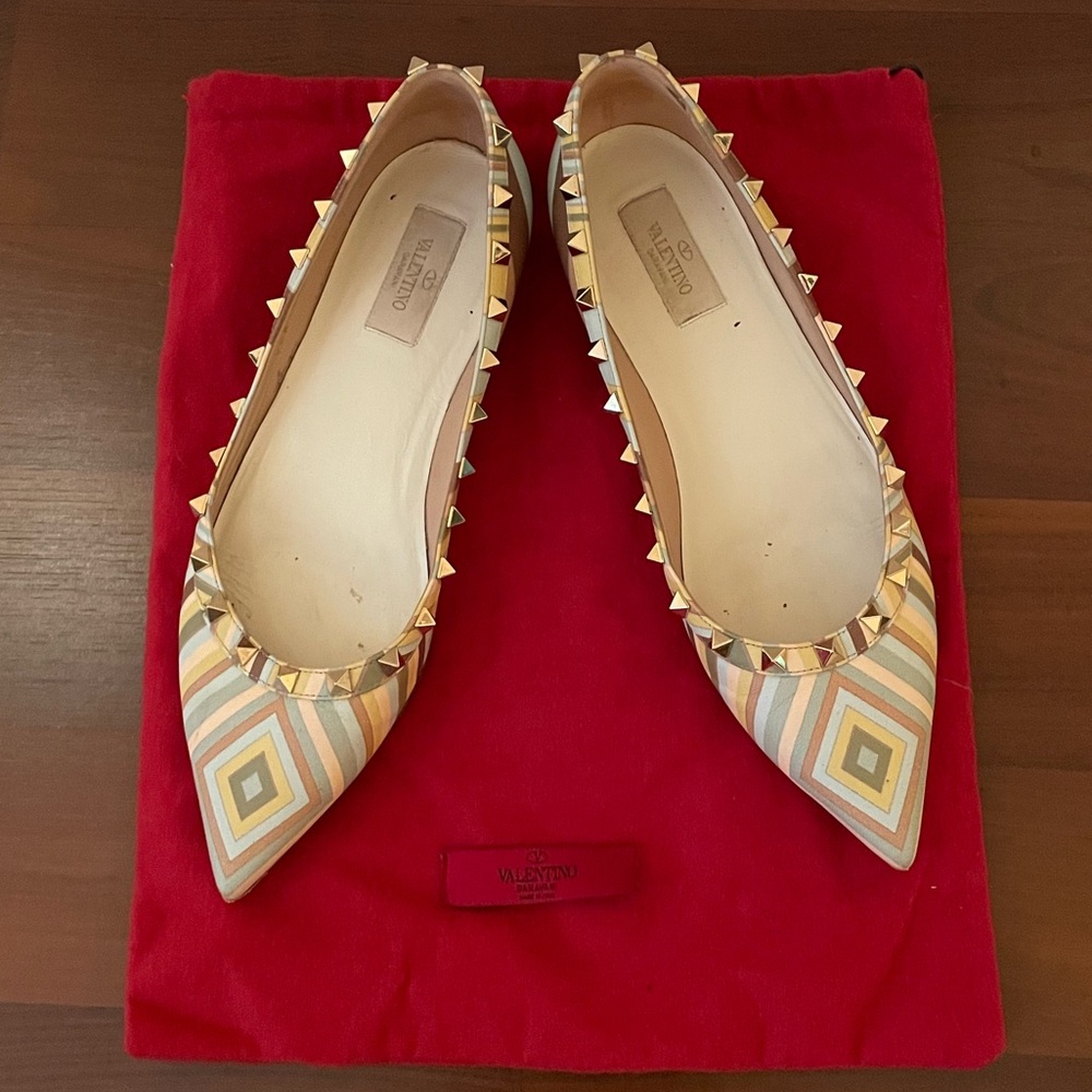 AuthenticValentino Garavani leather rockstud ballet flat size 40
